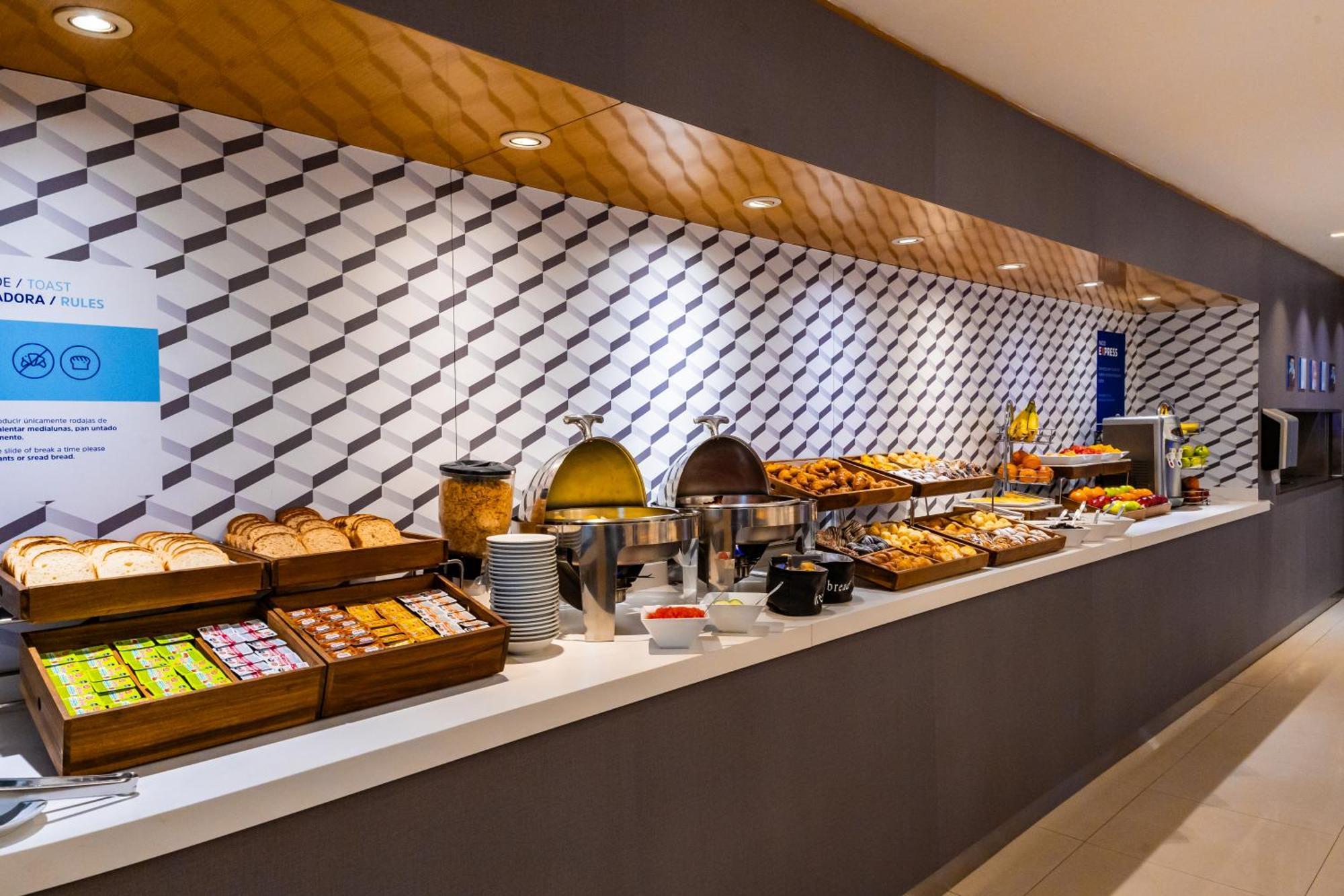 Holiday Inn Express Rosario By Ihg מראה חיצוני תמונה